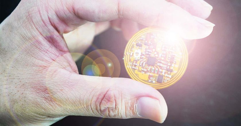 Bioelectronic patch uses living bacteria to treat psoriasis in mice