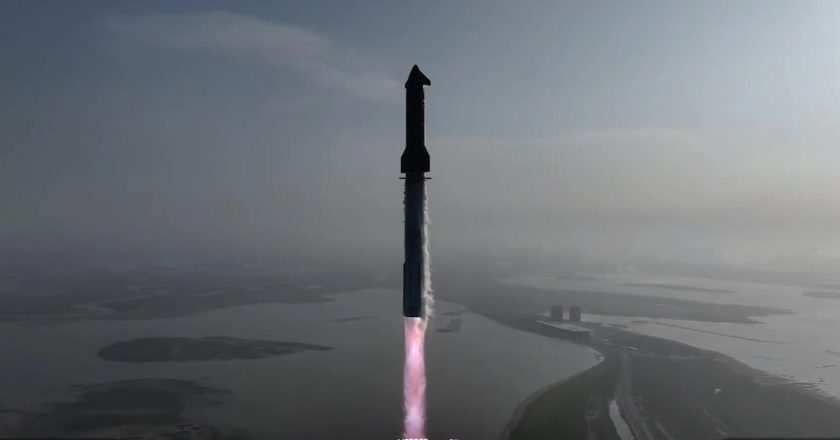Starship breaks up on reentry after loss of attitude control